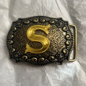 Ornate Gold 'S' Belt Buckle